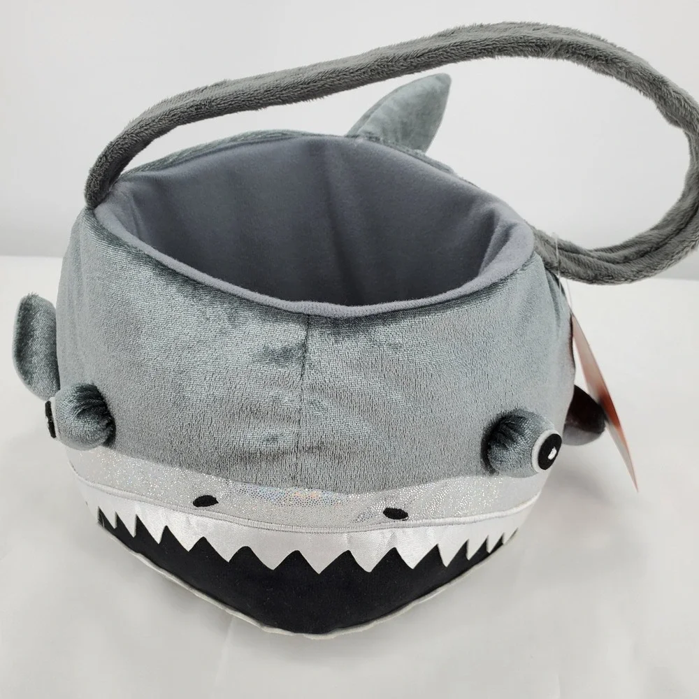 Hyde and Eek! Boutique Kids' Plush Shark Trick-or-Treat Bling Basket New‎